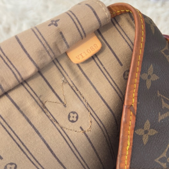 Louis Vuitton Monogram Shoulder Bag in Brown and Tan - Picture 6 of 9